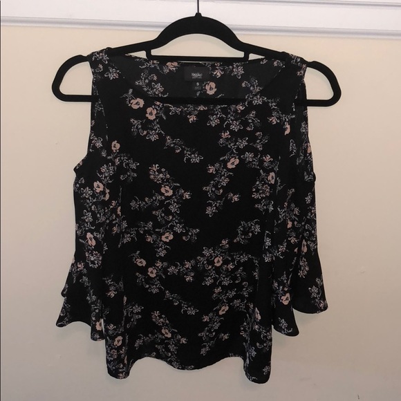 Black flower print blouse with should cut outs - Picture 2 of 2